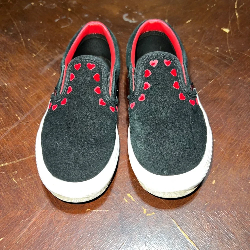 Vans Kids Classic Slip-On Black Suede Red Embroidered Hearts Sneakers Size 2.5Y